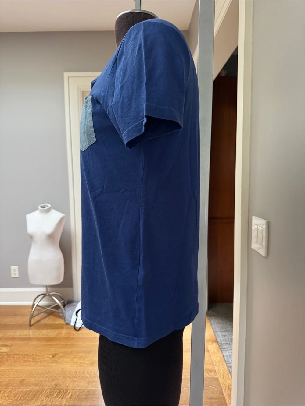 Banana Republic Men’s Blue Henley Pocket T-Shirt Size Large